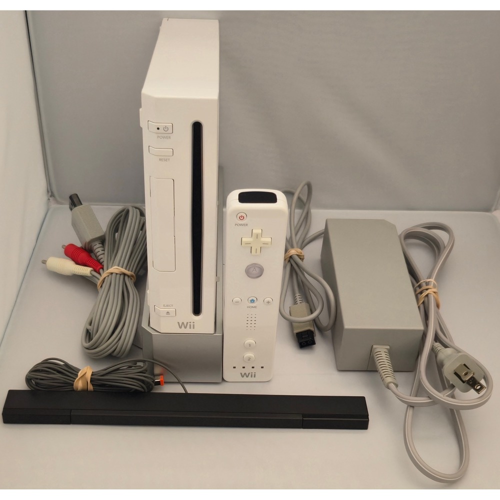Nintendo Wii Console with White Remote and Sensor Bar ( read the description )
